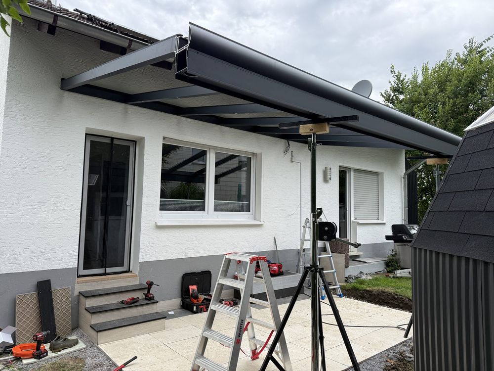 Montage eines Wintergartens: Dachträger auf Montagestützen am Bungalow